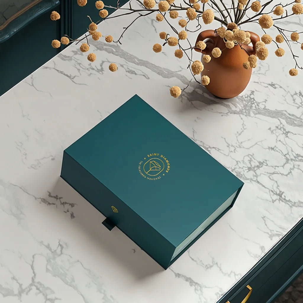 Luxury Rigid 2mm Cardboard Paper Box Magnet Closed Custom Print Foil Stamping Embossing UV Free Design Cosmetic Jewelry Packing